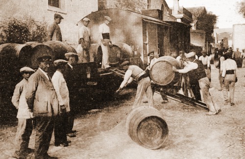 Verladen von Sherry-Fässern in Jerez