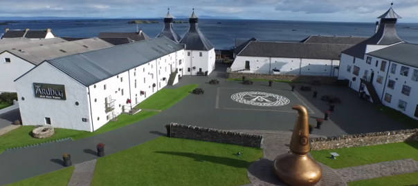 Islay-Destillerien aus der Drohnen-Perspektive